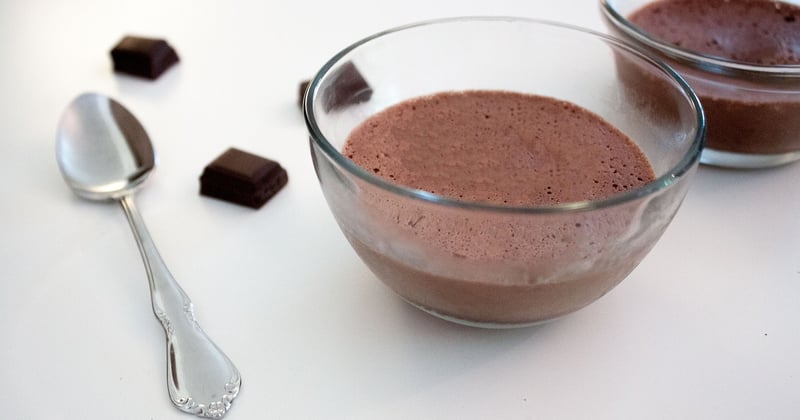Mousse au chocolat maison sans œufs : le dessert ultra fondant