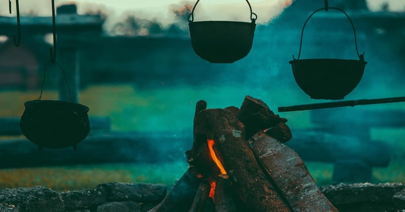 Terre cuite émaillée ou brute en cuisine : quel matériau choisir